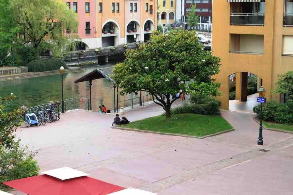Reve De Jade Devant Le Canal Анси Экстерьер фото